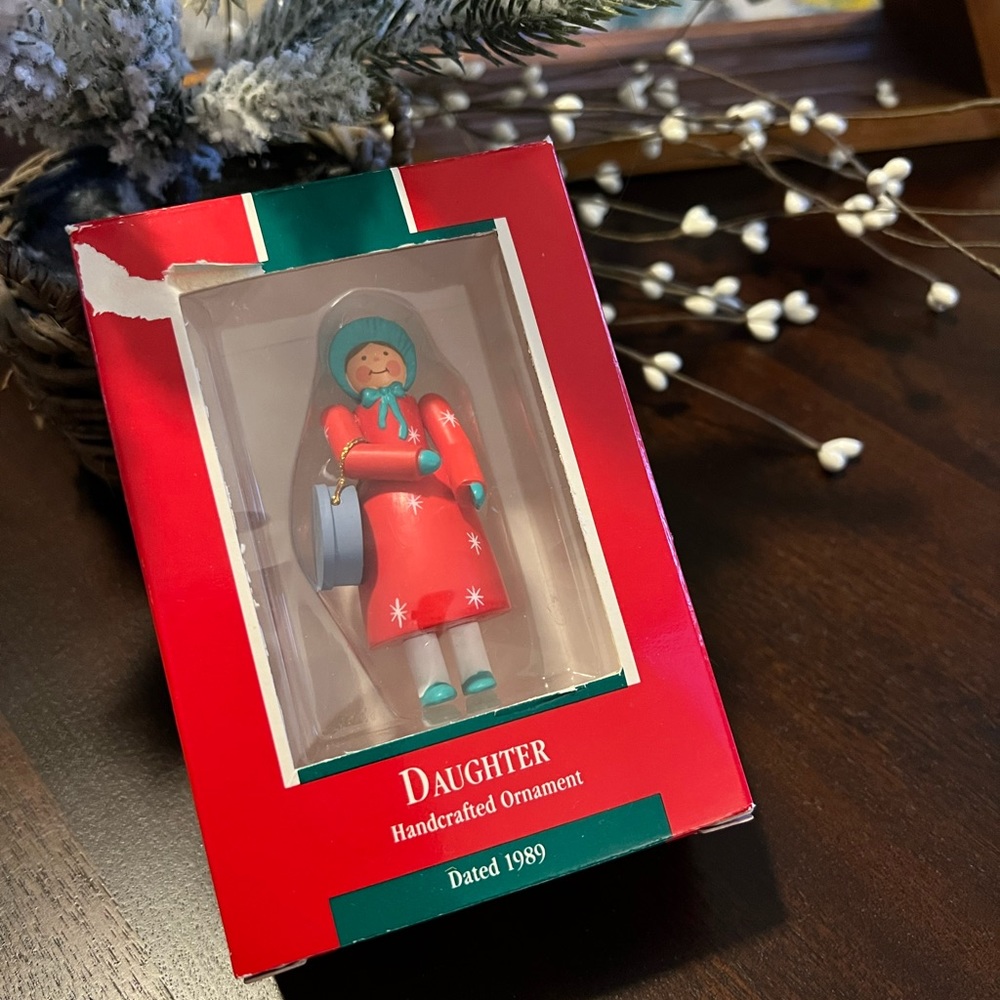 Hallmark keepsake Daughter ornament. 1989. EUC
